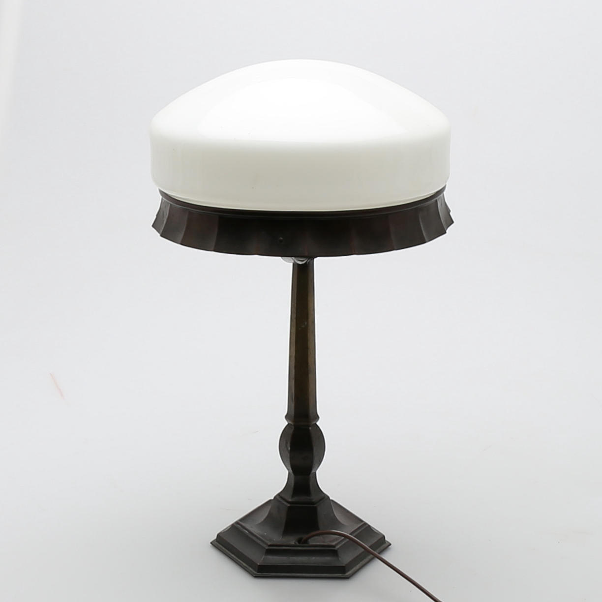 BORDSLAMPA, 1900-talets första hälft.