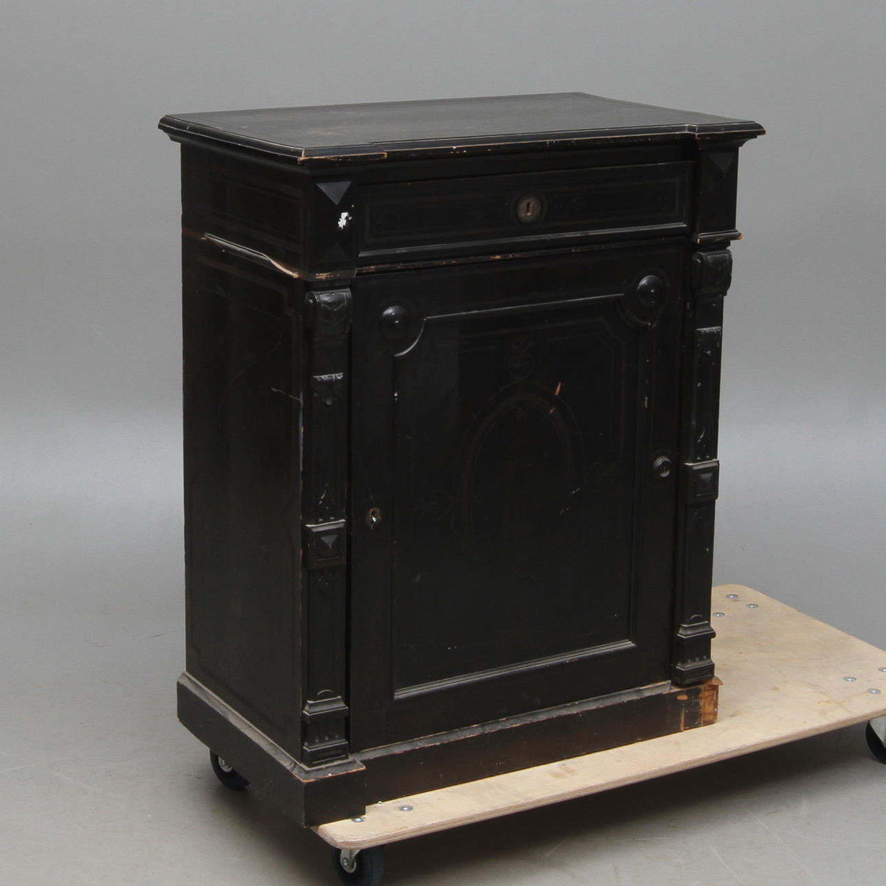 SKÅP, nyrenässans, 1800-talets slut.