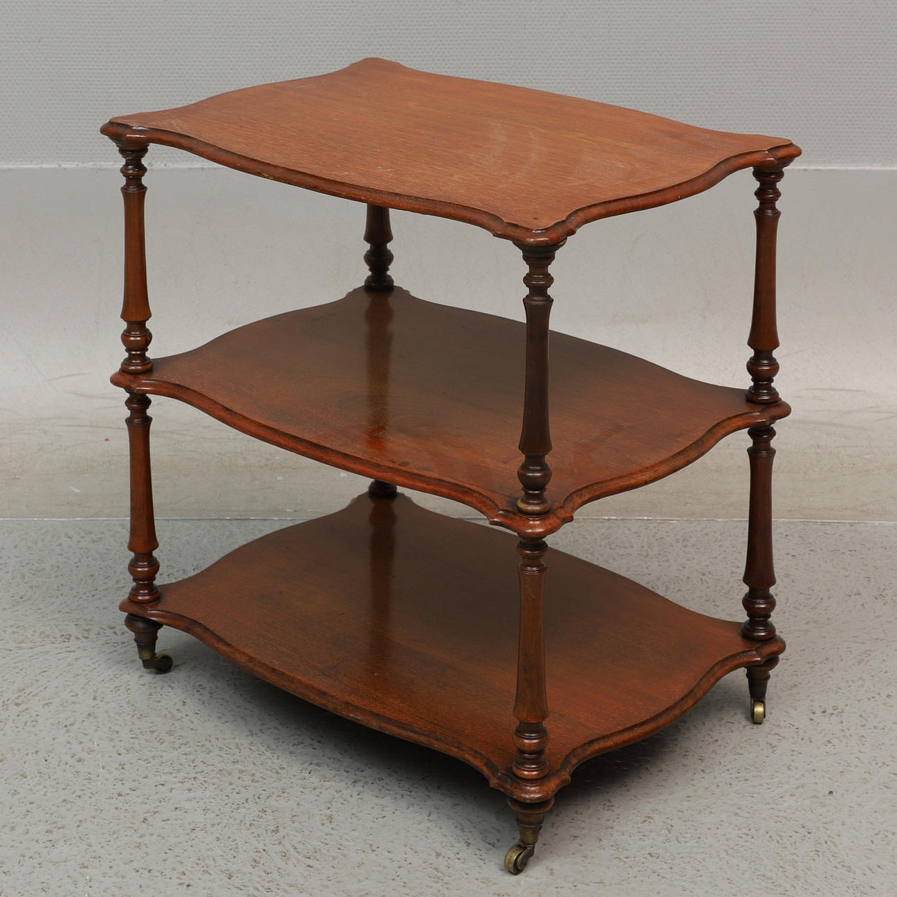 PÖYTÄ/HYLLY, pyörillä, 1900-tal.