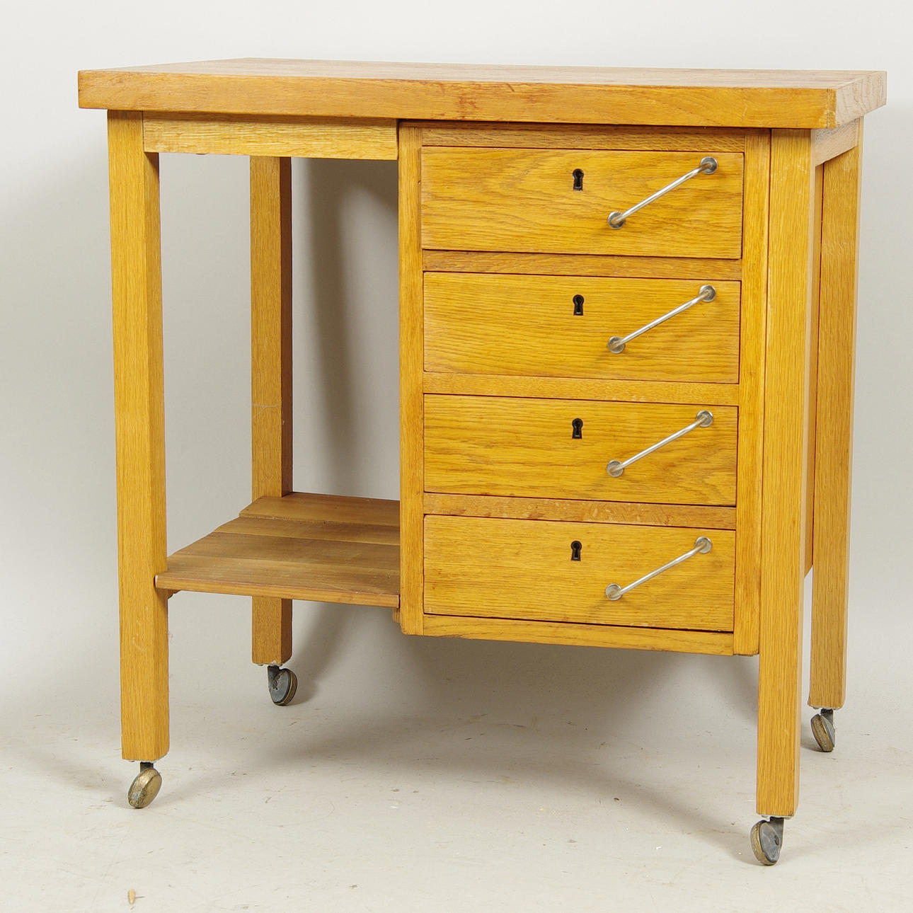 KÖKSBÄNK med 4 lådor, sent 1900-tal.