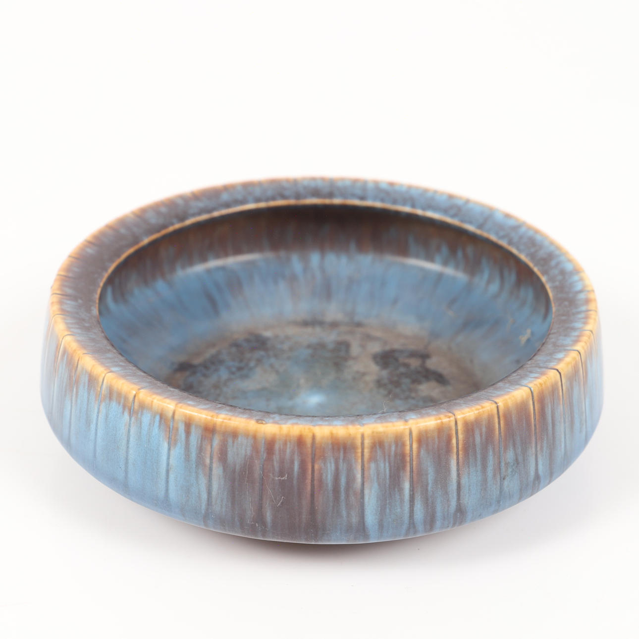 GUNNAR NYLUND. A stoneware bowl, Rörstrand.