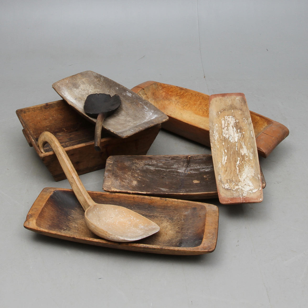 TRÅG, 6 st, samt SLEVAR, 2st, trä, allmoge, 1800/1900-tal.