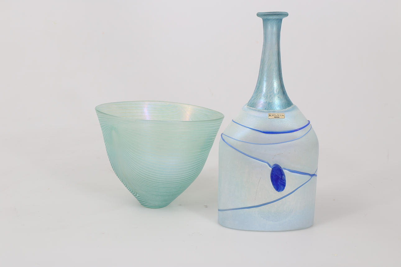 BERTIL VALLIEN. Vas och skål, glas, Kosta Boda.