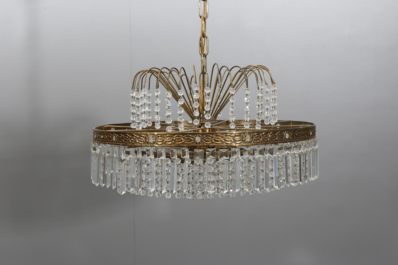 TAKLAMPA, metallstomme och prismor, 1900-talets andra hälft.