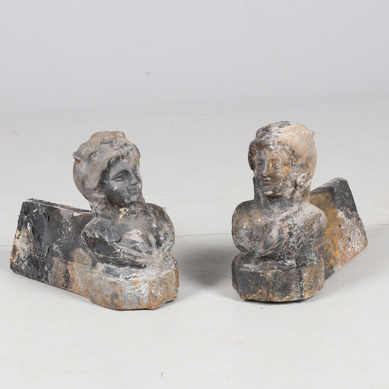 ELDHUNDAR, ett par, gjutjärn, sent 1900-tal/samtida.