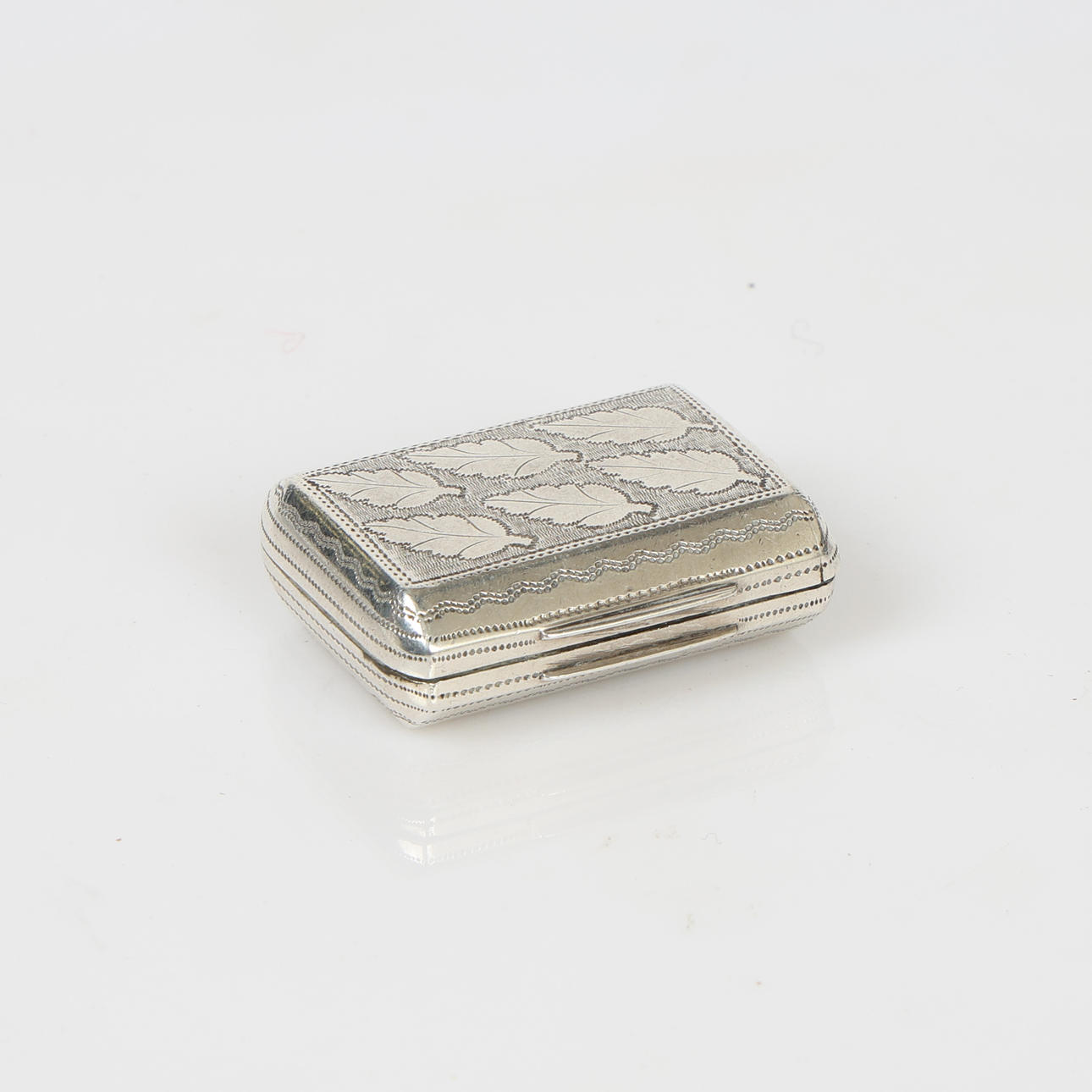 EN GEORGE III SØLV VINAIGRETTE.