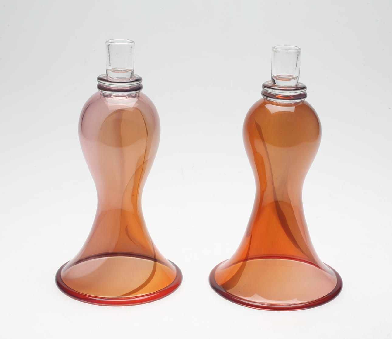 KONSTGLAS, 1 par ljusstakar, Ann Wärff och Wilke Adolfsson, Stenhytta, 1900/2000-tal.