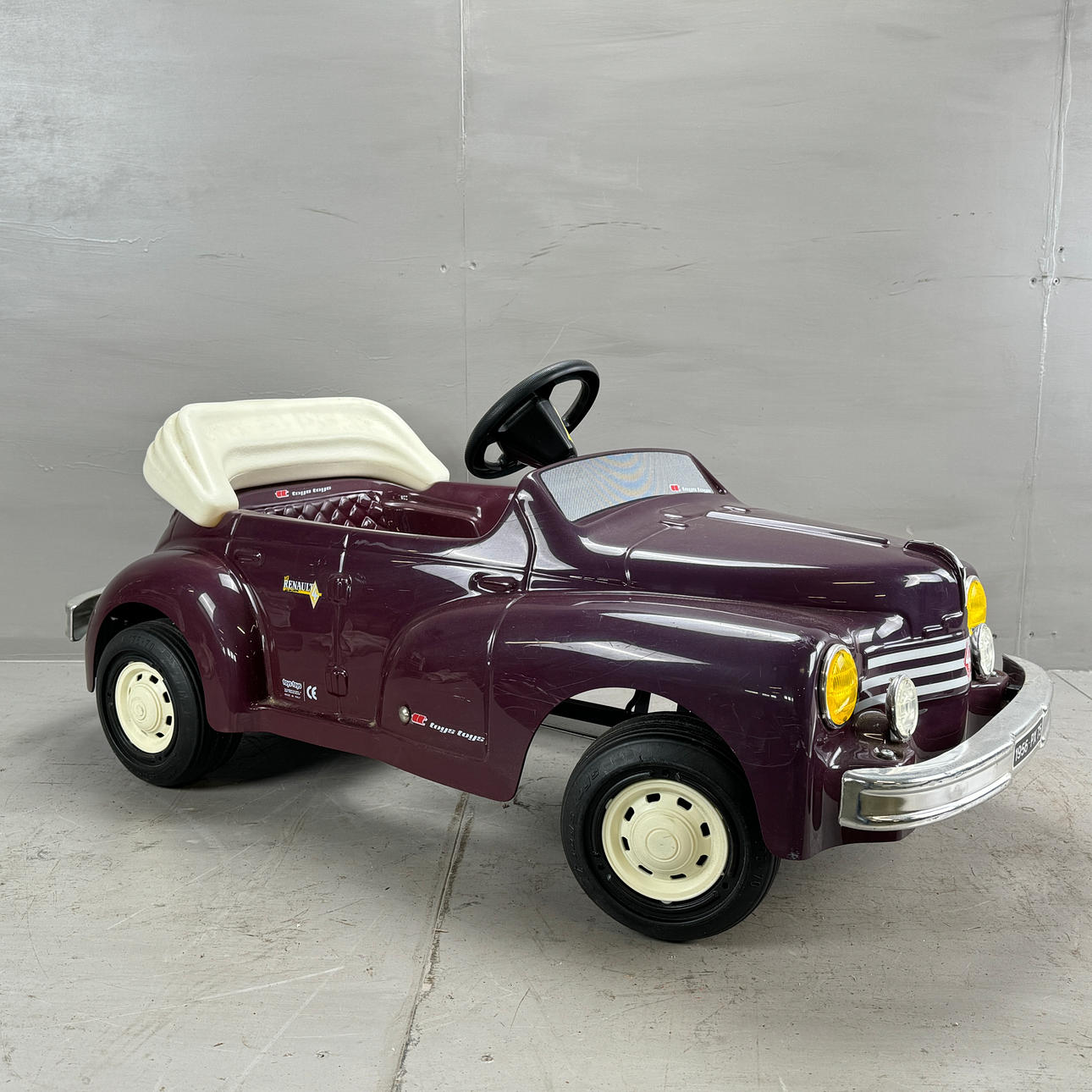 RENAULT, polkuauto, sentida.