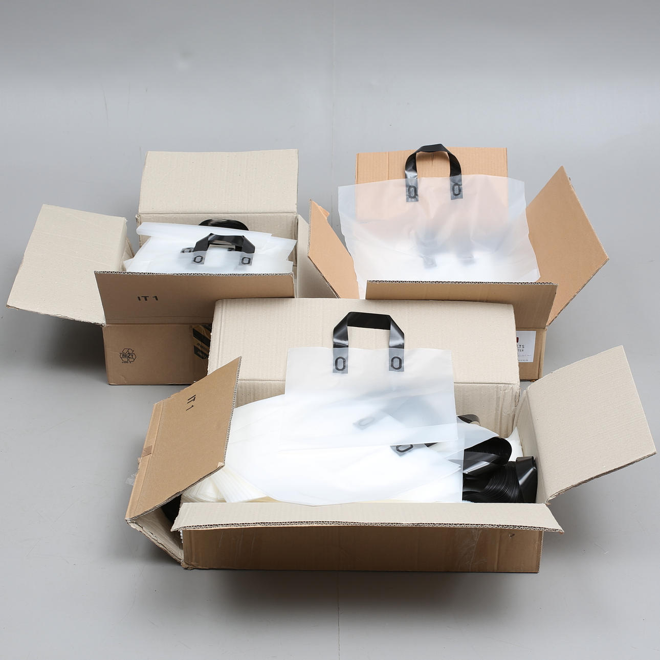 PLASTKASSAR, stort parti.