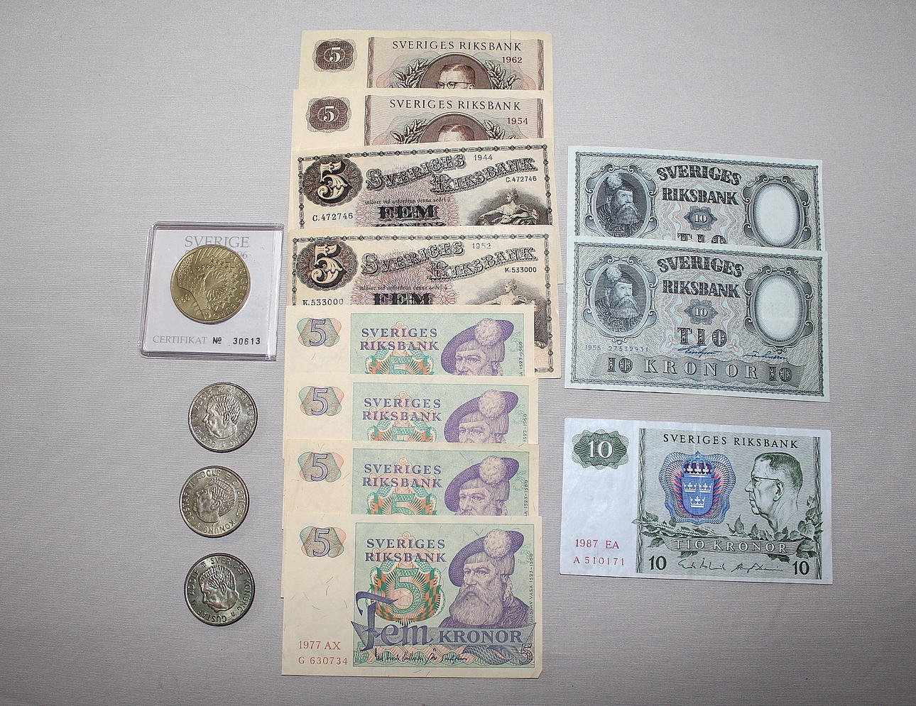 MYNT och SEDLAR, 15 st.