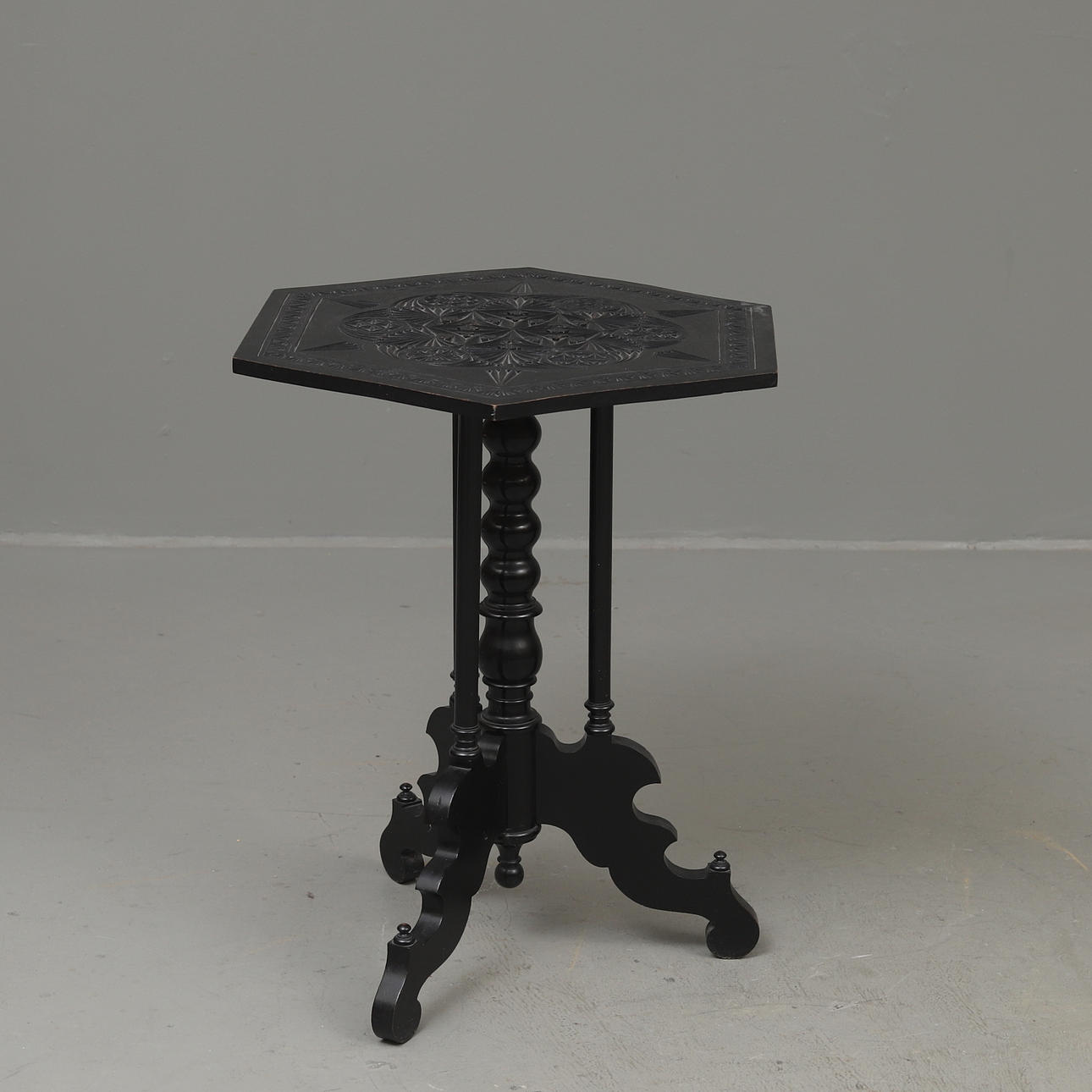 A 20th-century carved decor table.