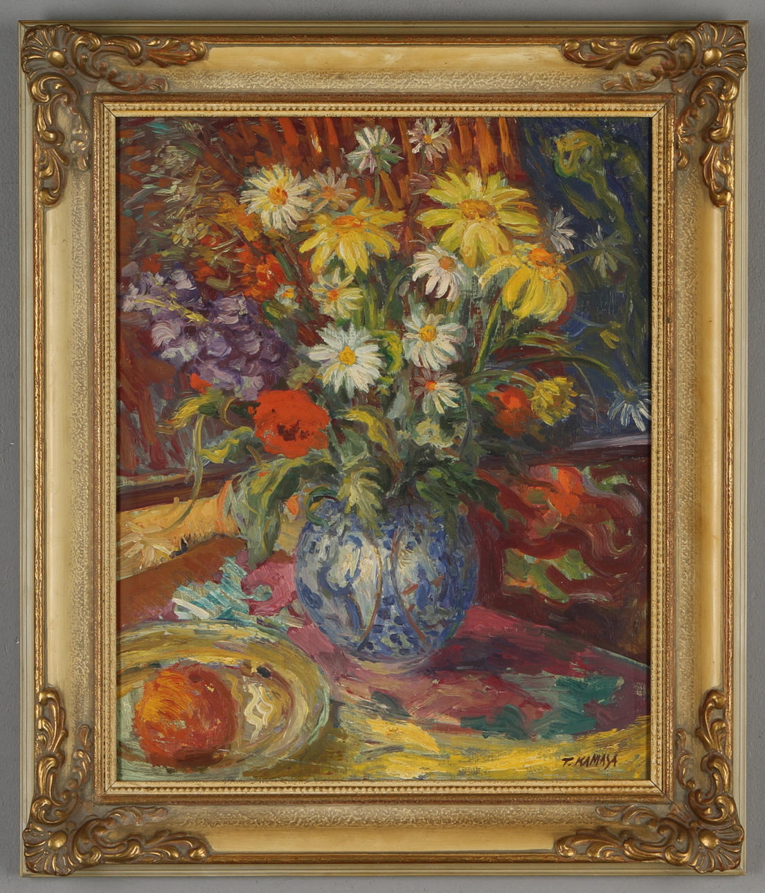 TADEUZ KAMASA. Blomsterstilleben, olja på pannå, signerad.