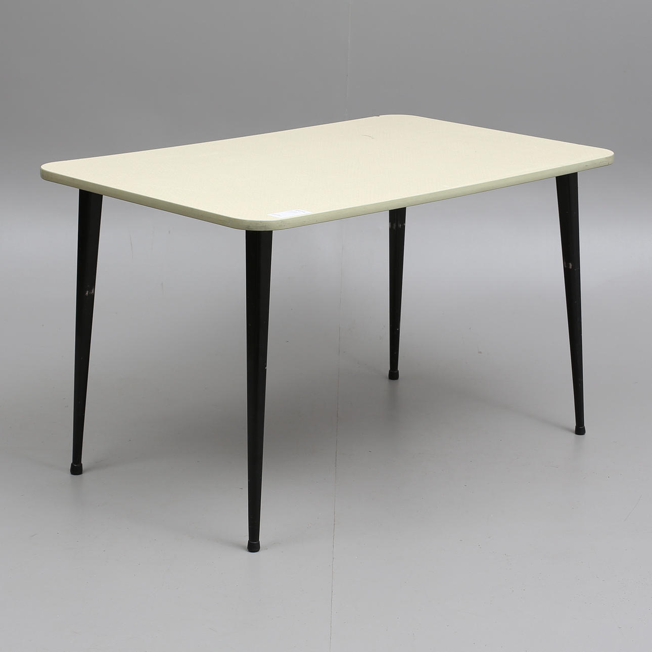 MATBORD, med perstorpsskiva och metallben, 1950-tal.