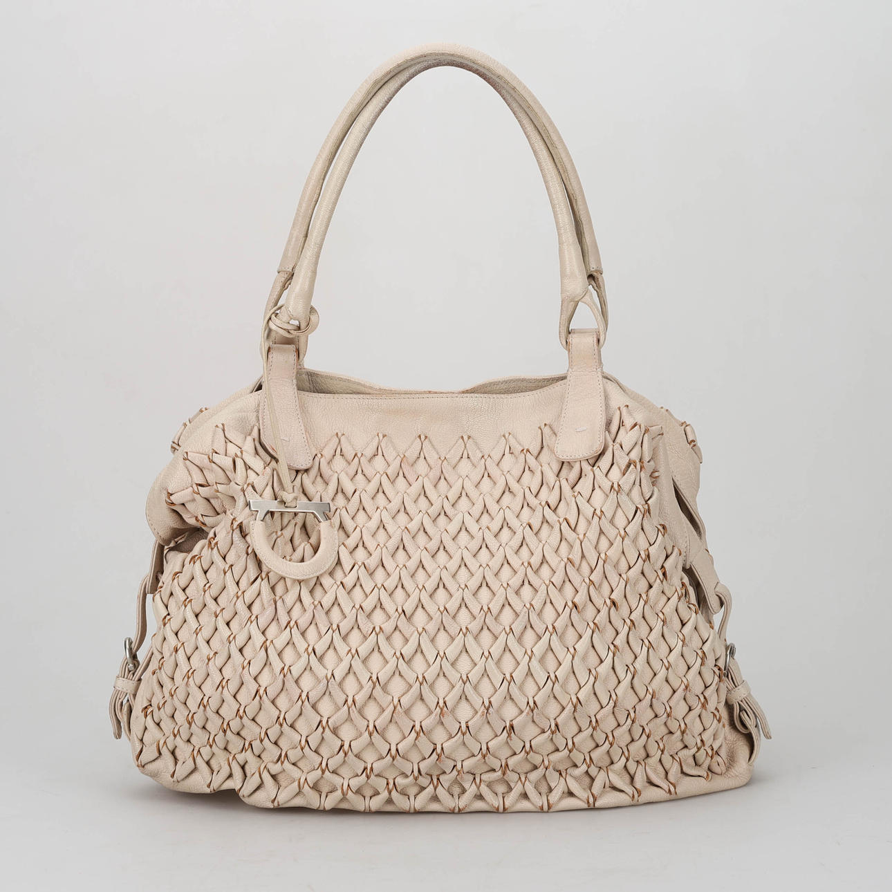 SALVATORE FERRAGAMO, Tasker, cremefarvet læder.