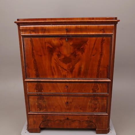 CHIFFONJÈ, pärlemolister, 18-/1900-tal.