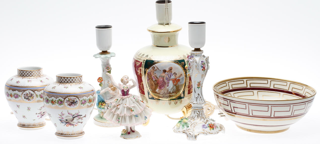 KERAMIKFÖREMÅL, 7 delar, porslin, bl.a. Royal Copenhagen, Dresden, 1900-tal.