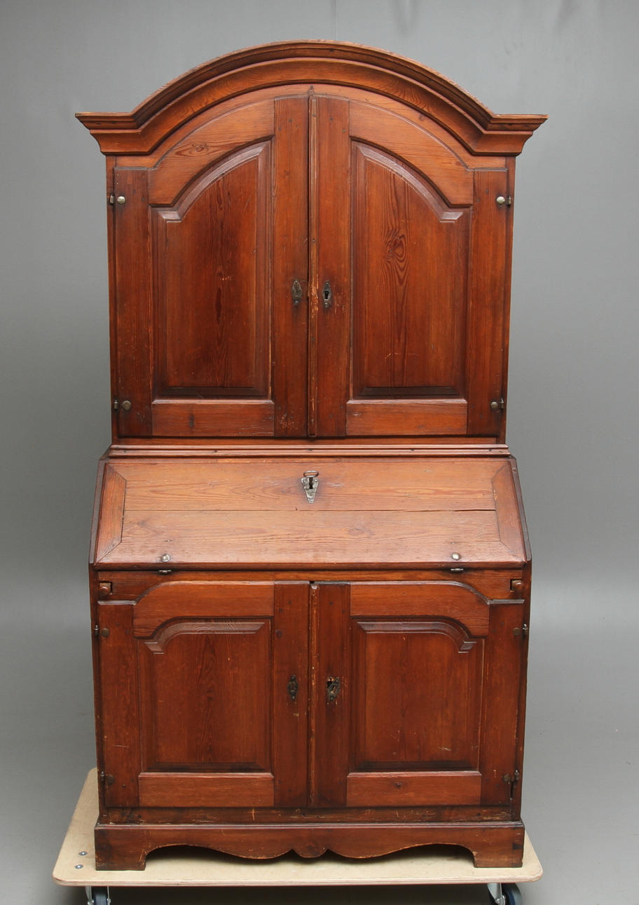 SKRIVSKÅP, rokoko, sent 1700-tal.