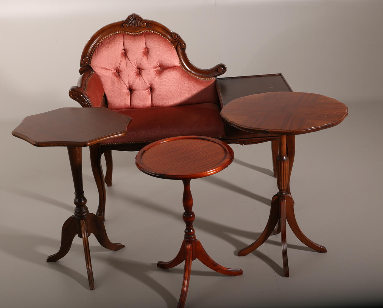 PELARBORD 3 st och HALLSOFFA. 1900-tal.