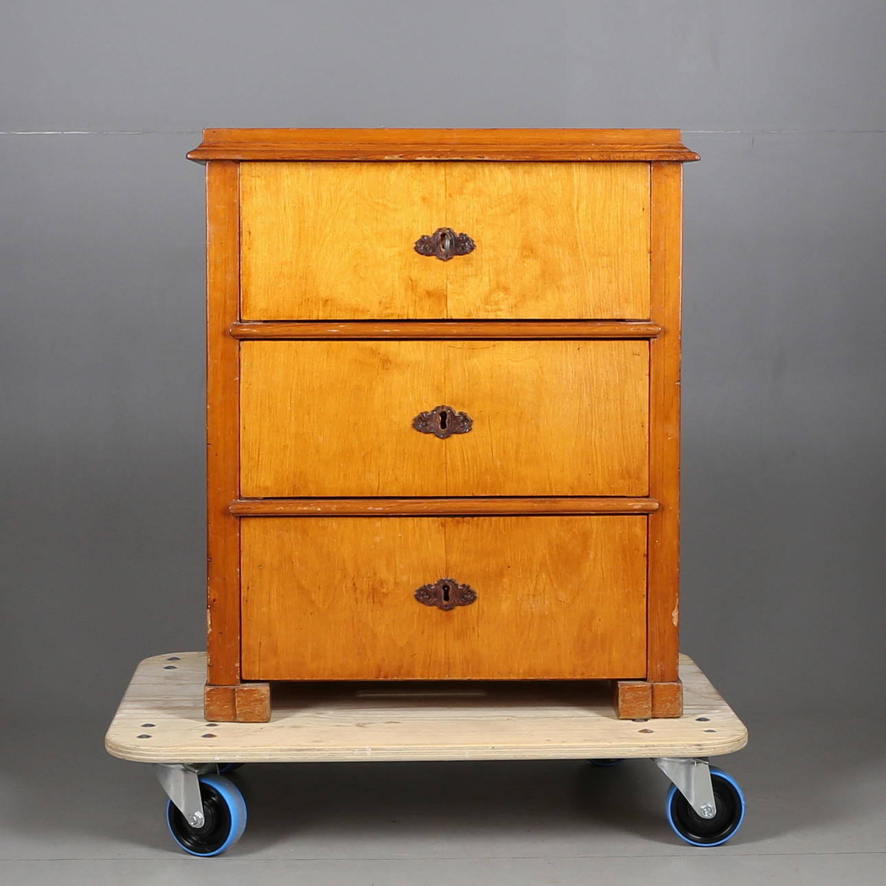 BYRÅ, 3 lådor, 18/1900-tal.