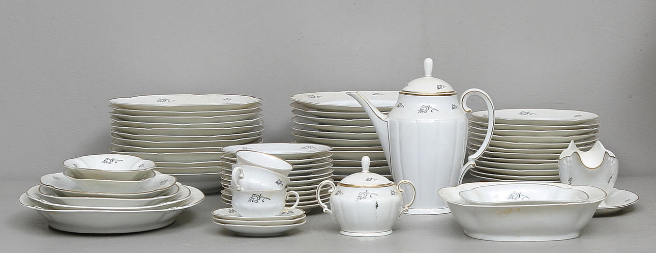 SERVISDELAR, 61 delar. Porslin, Tyskland. 1900-tal.
