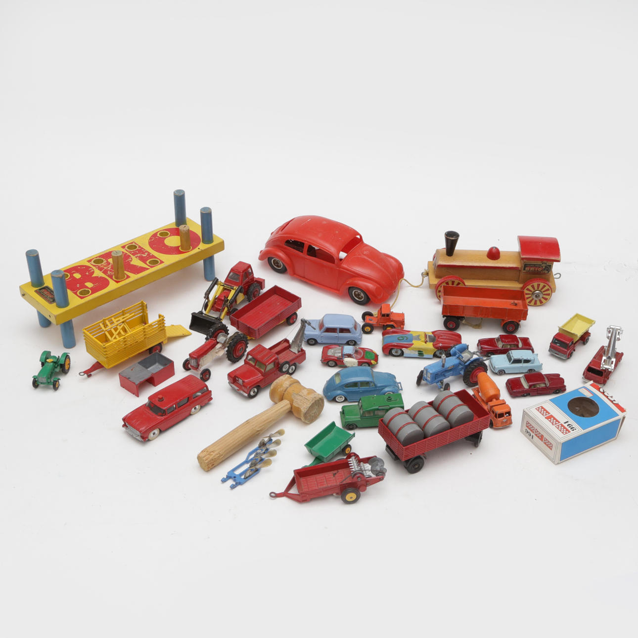 LEKSAKER, trä/metall/plast. Leksaker - Leksaker - Auctionet