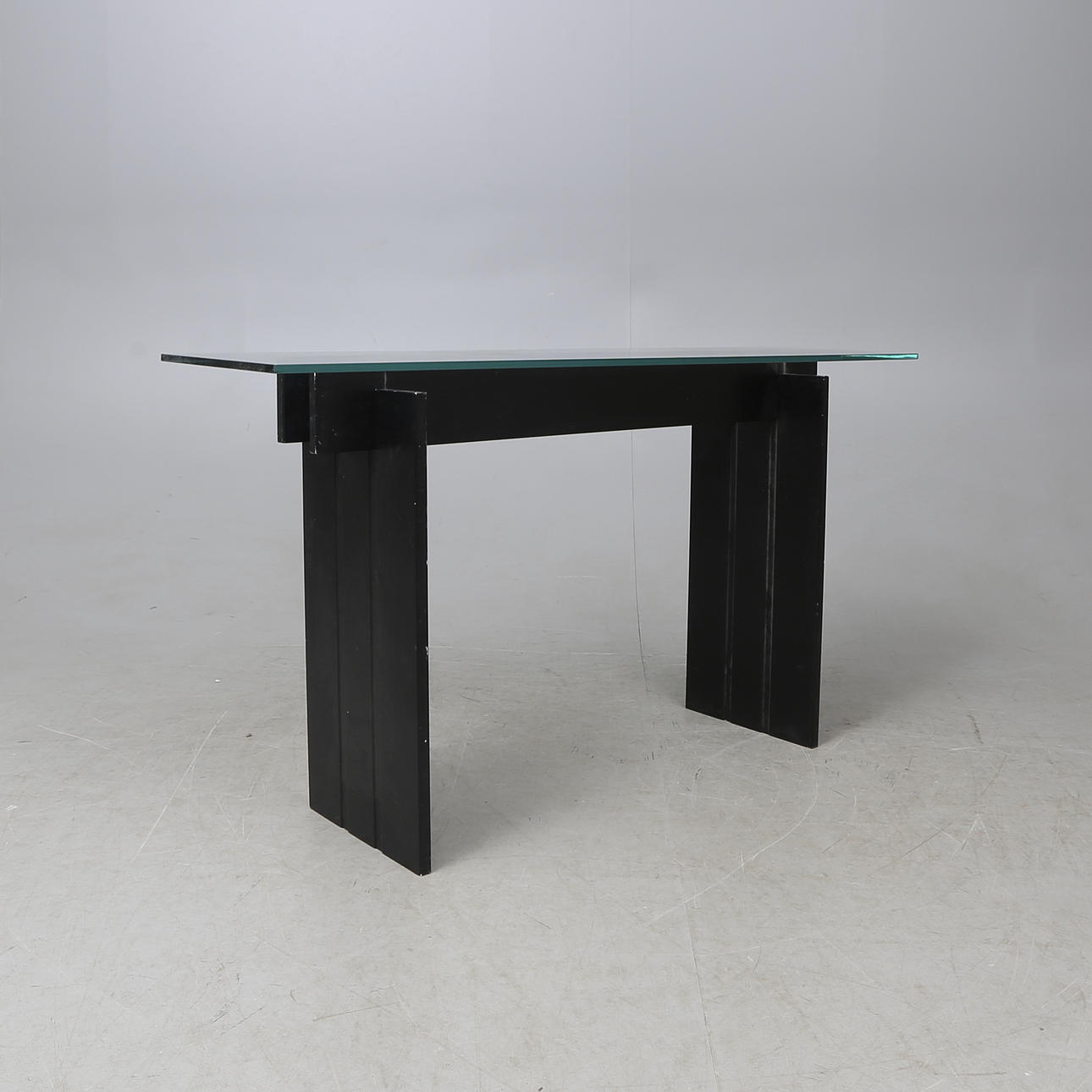 BORD, Anika Reuterswärd, 1900/2000-tal.