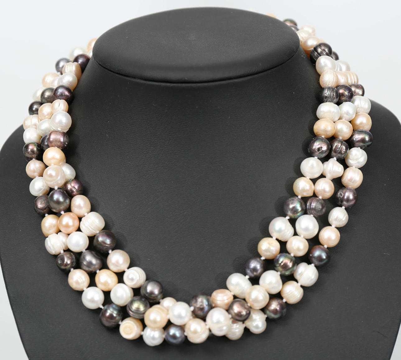 COLLIER, vita och grå odlade sötvattenspärlor, 2000-tal.