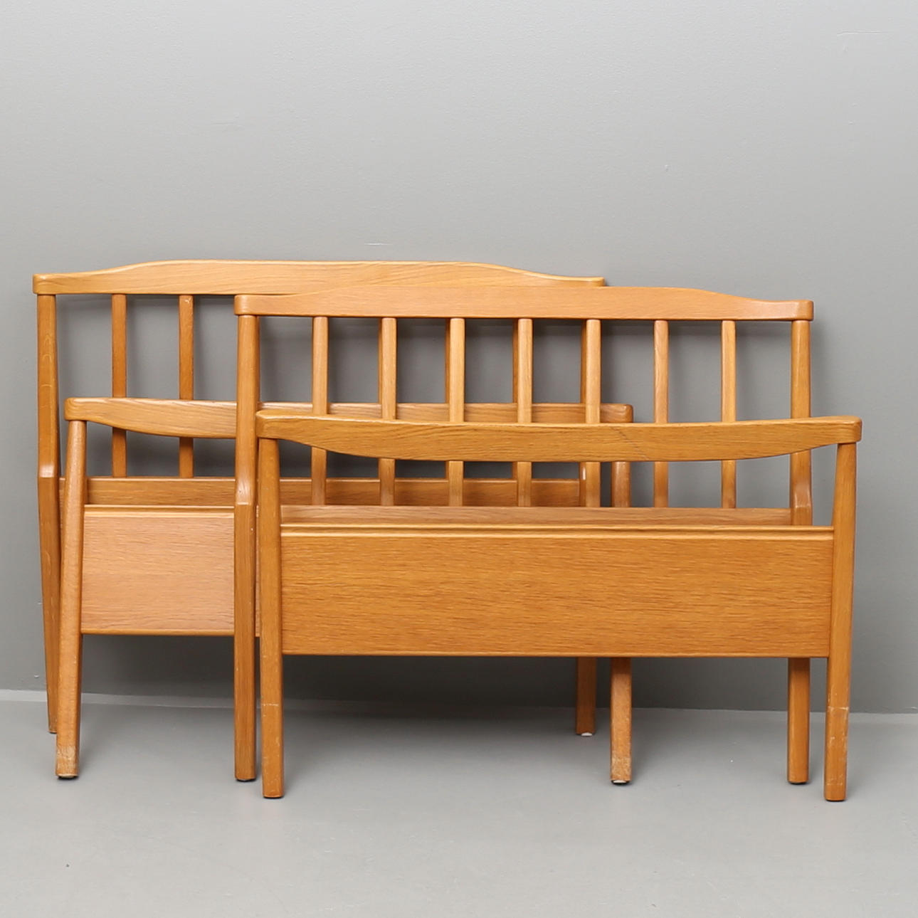 SÄNGGAVLAR, ett par. Ek 1960-tal.