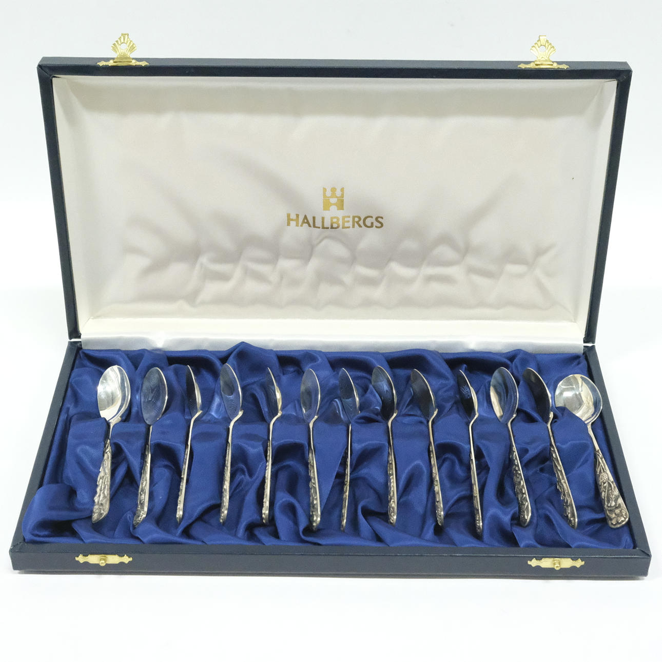 MEME. SILVER SPOONS. 13 PIECES.