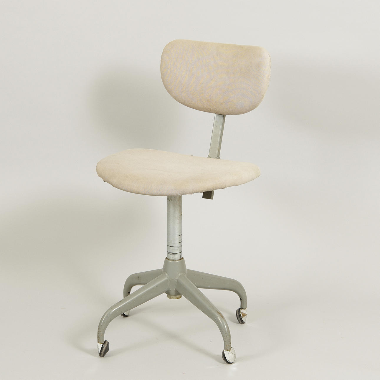 KONTORSSTOL, 1900-talets mitt.