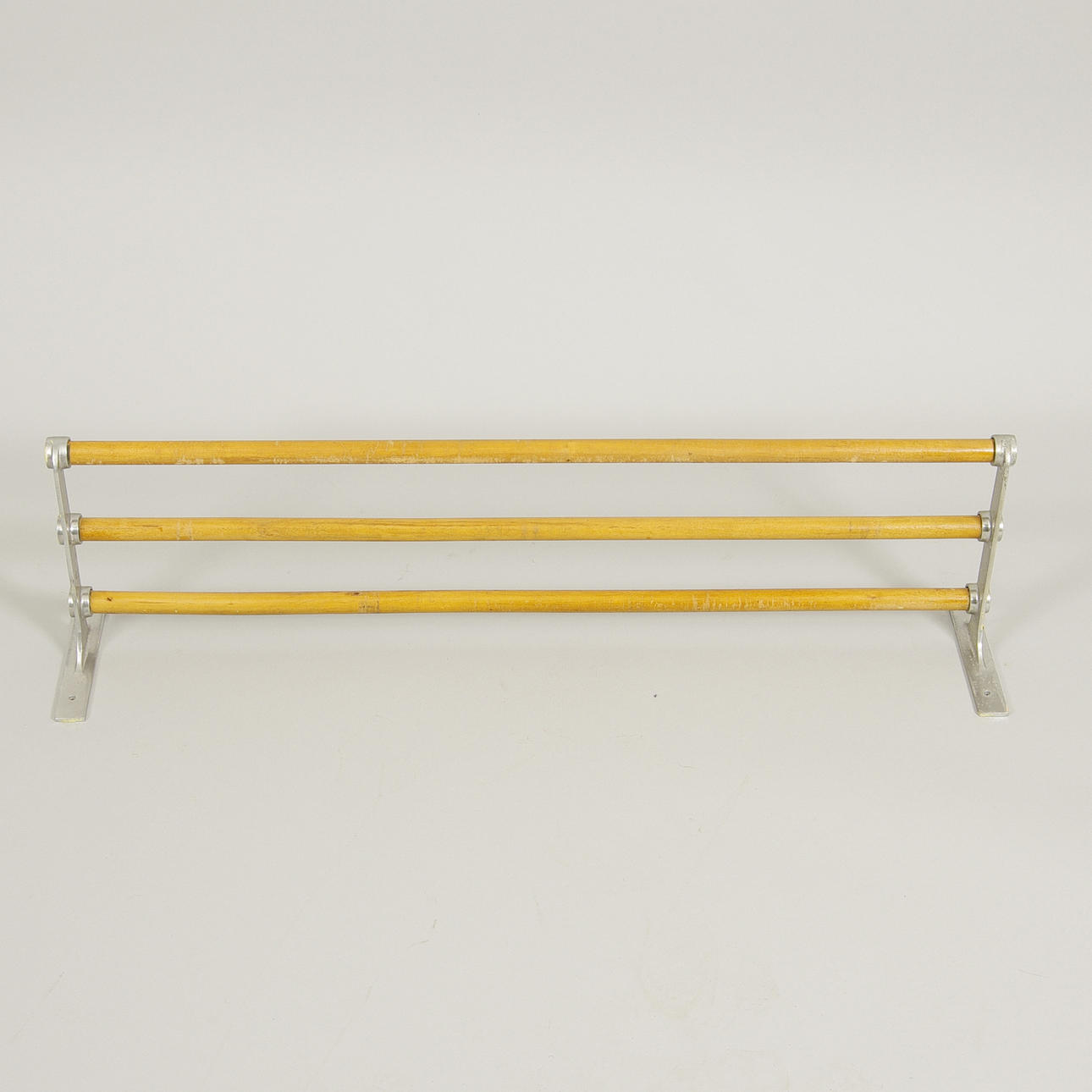 HATTHYLLA, trä/metall, 1900-talets mitt.