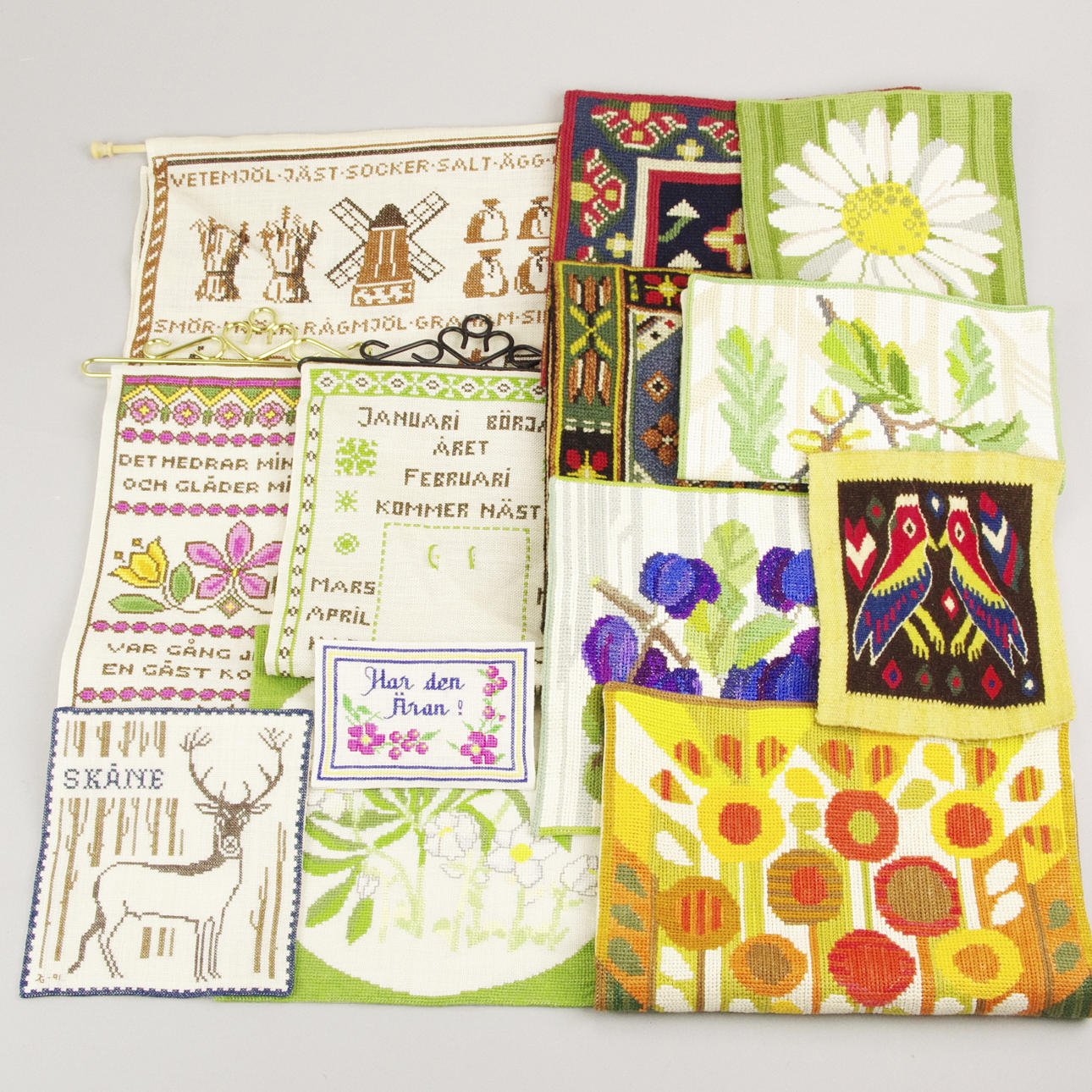 FLAMSK VÄVNAD SAMT BRODERADE BONADER.