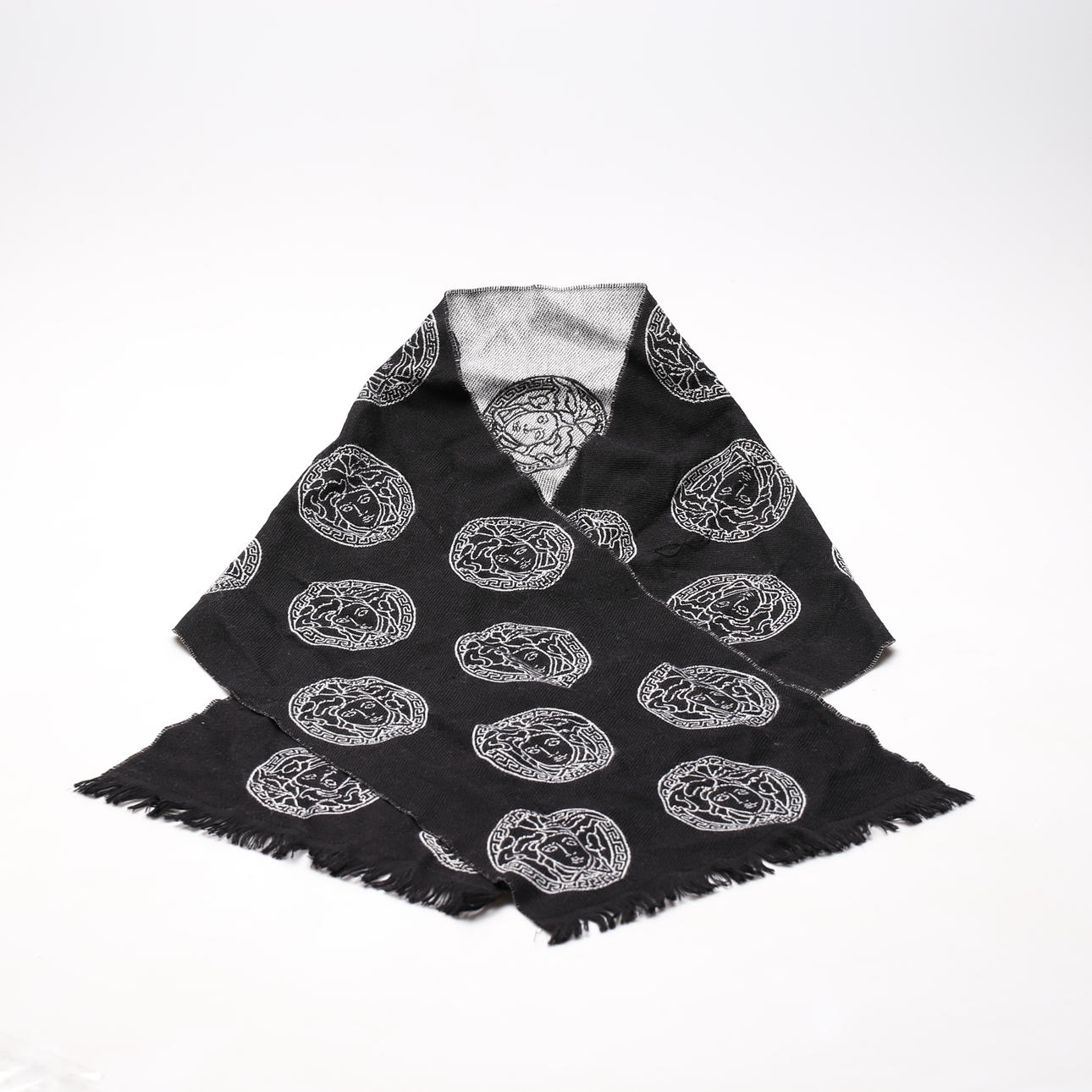 VERSACE. Tørklæde, uld, Italien, moderne.