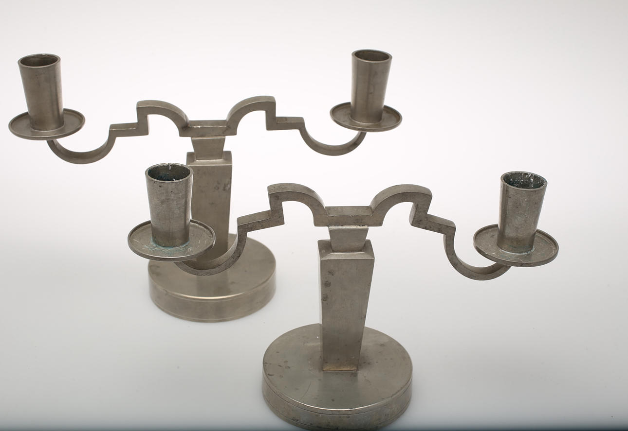 KANDELABRAR, Tenn, 2 st. Firma Svenskt Tenn, 1932.