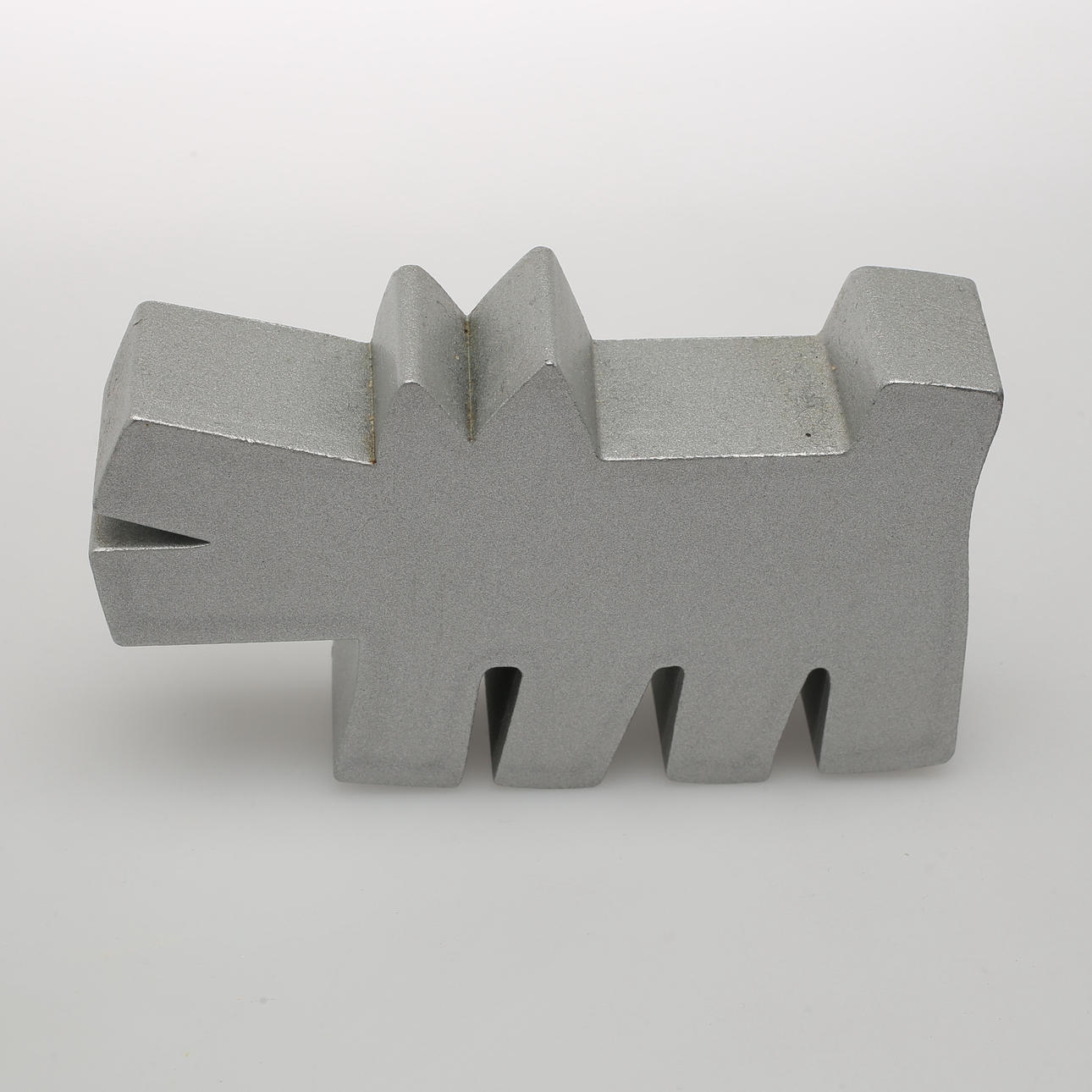 KEITH HARRING, efter, hundfigurin i metall, stämplad "HARRING ESTATE".