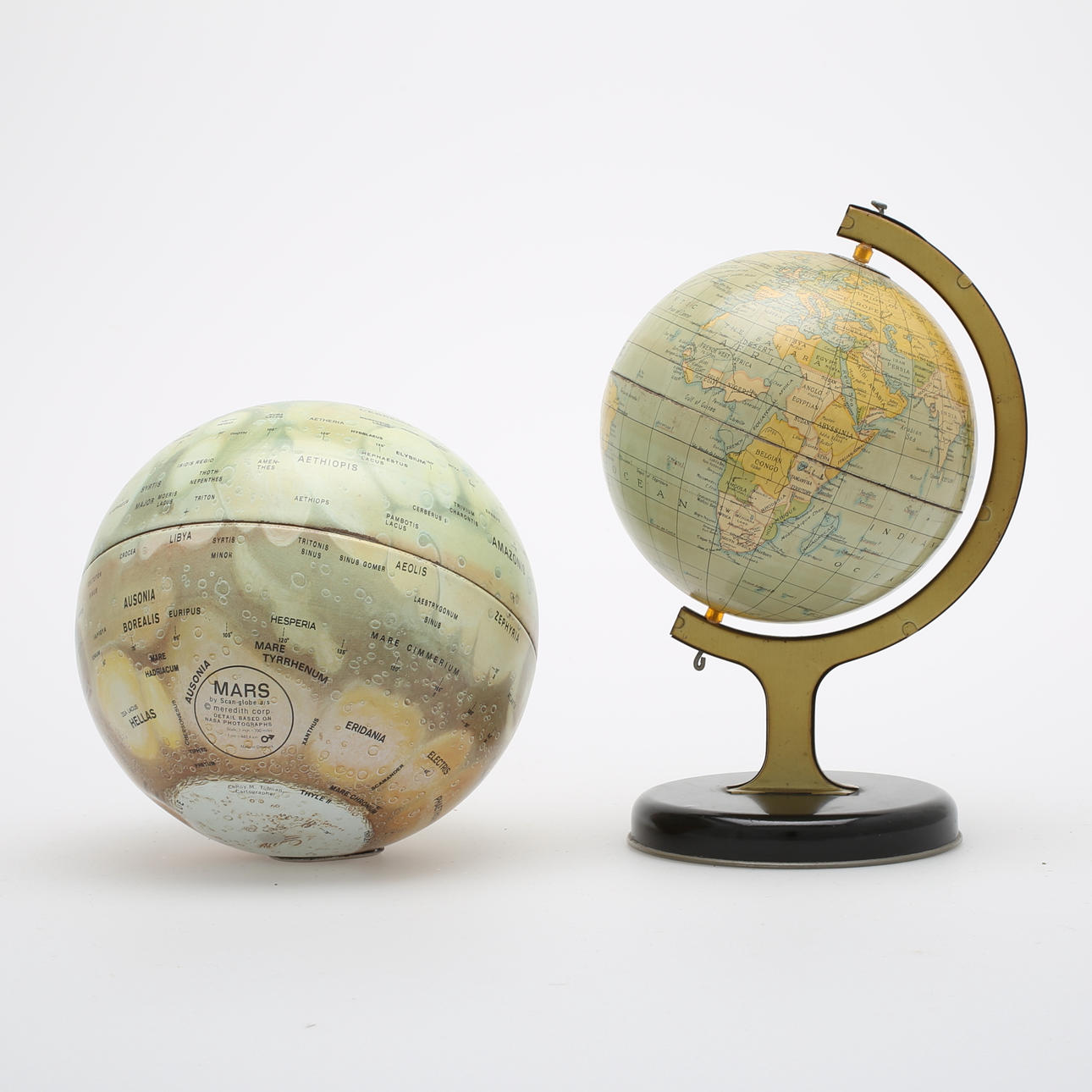 JORDGLOB samt SPARBÖSSA av planeten Mars, plåt.