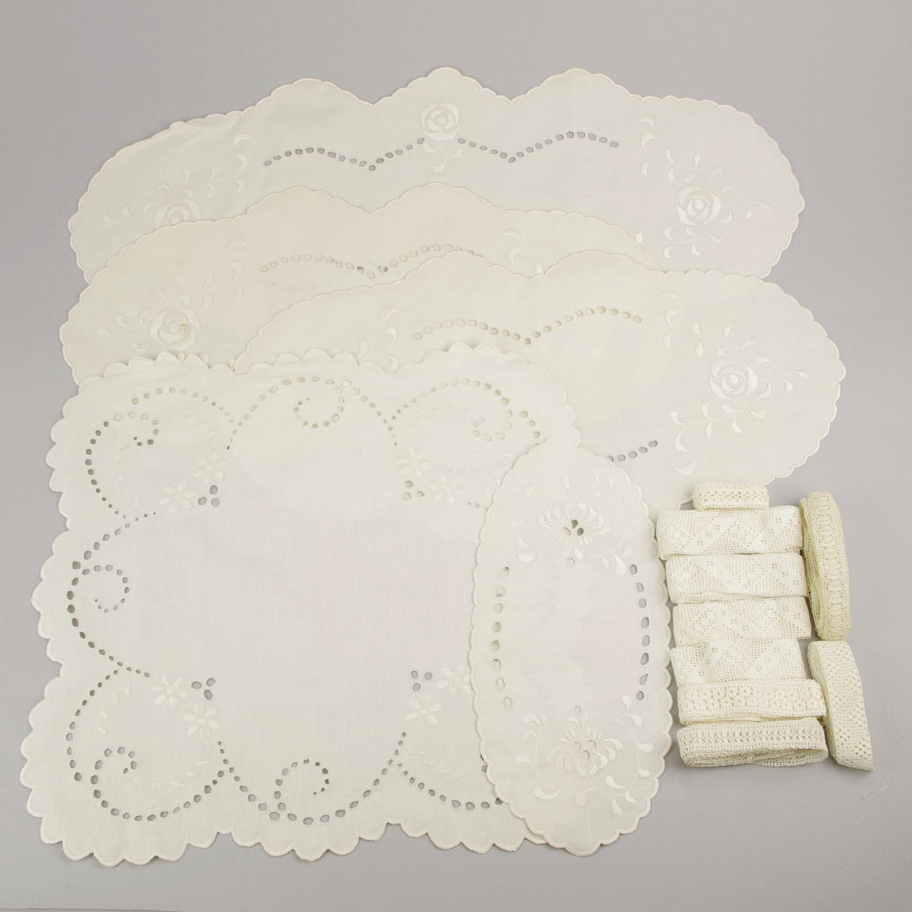 SPETSAR SAMT DUKAR, engelskt broderi.