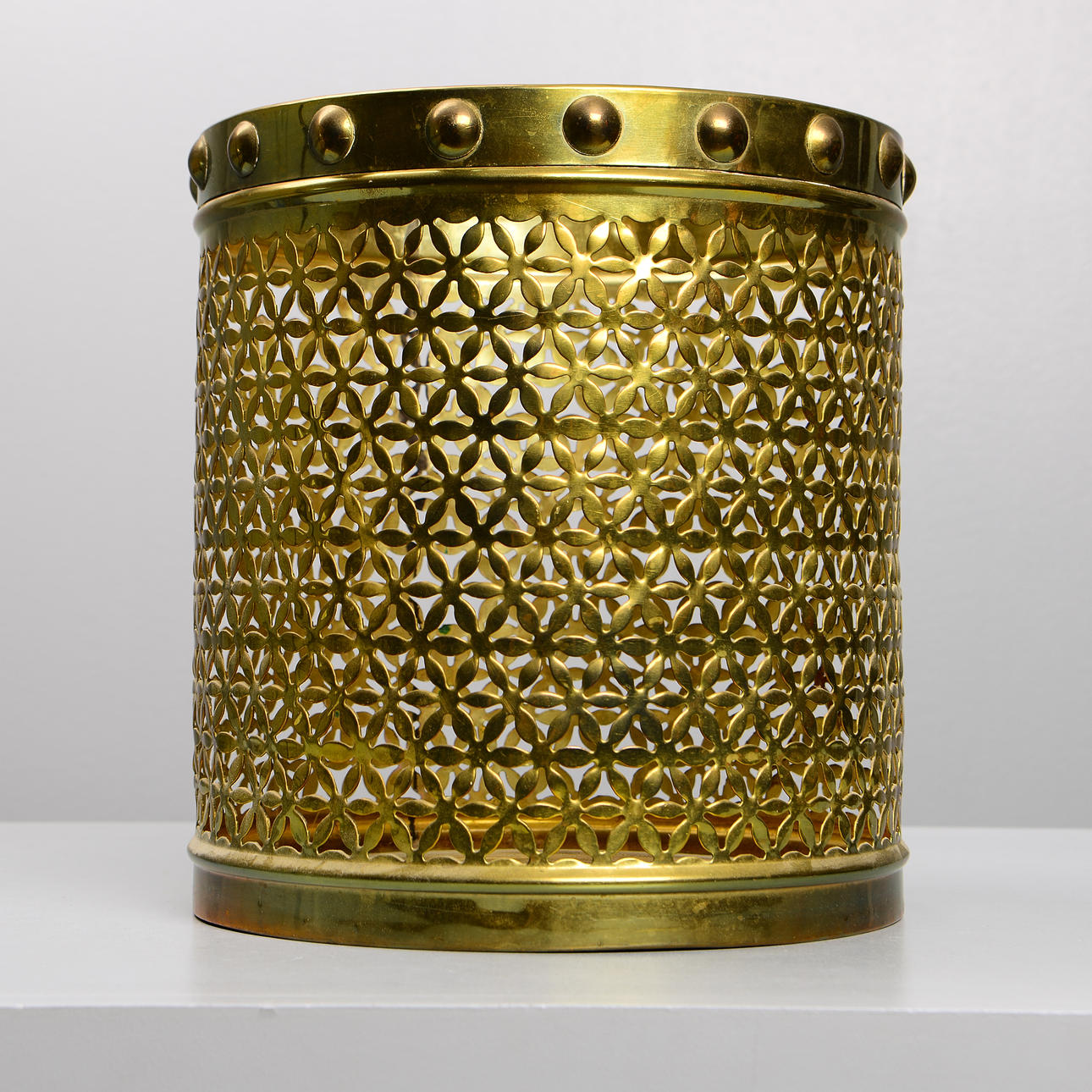 PAPPERSKORG, mässing, perforerad, 1900-tal.