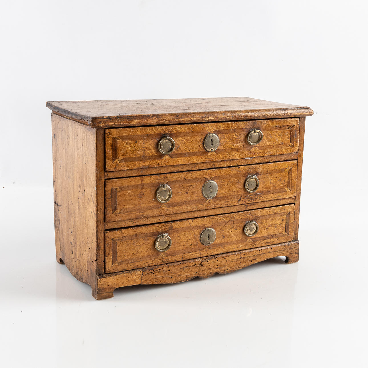 Miniaturkommode, 3 Schubladen, Eiche, 19. Jahrhundert.