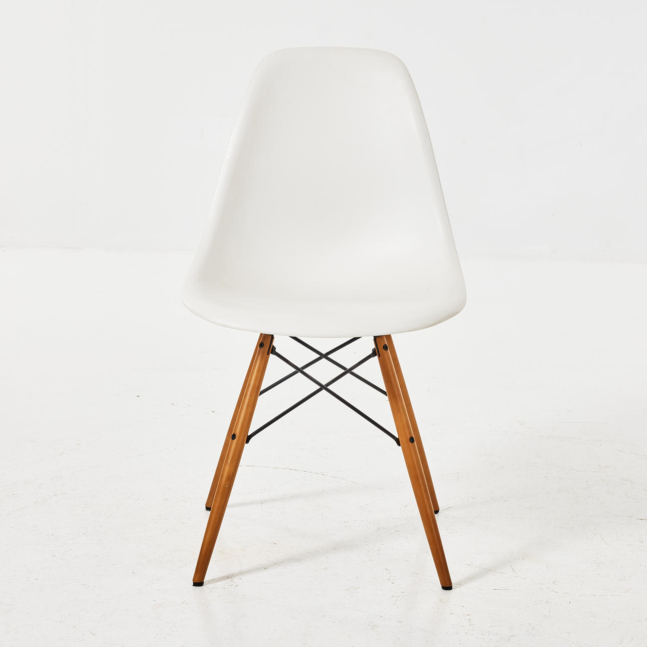 CHARLES OCH RAY EAMES. Eames plastic chair, Vitra. Designed in 1950. Labeled.