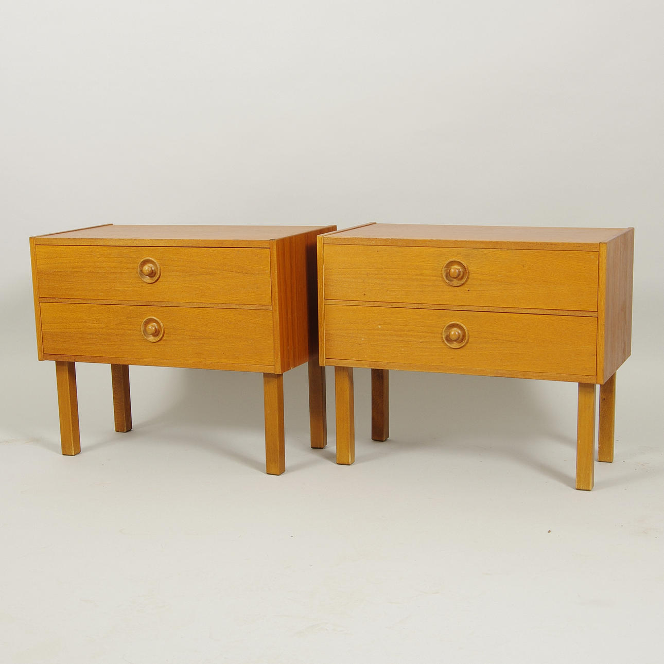 NATTDUKSBORD, 1 par, teak, 1960-tal.