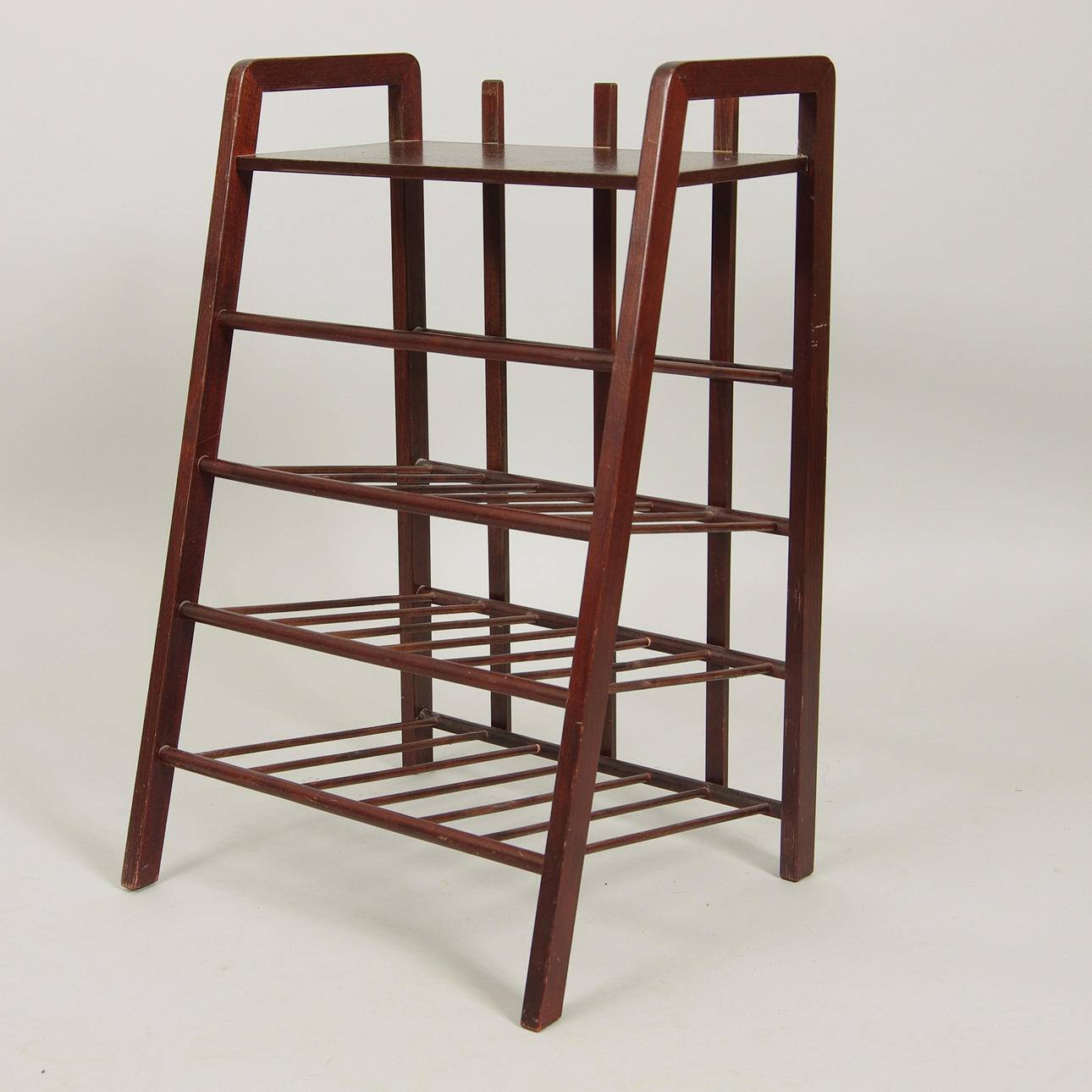 TIDNINGSSTÄLL, mahogny, 1900-talets senare hälft.