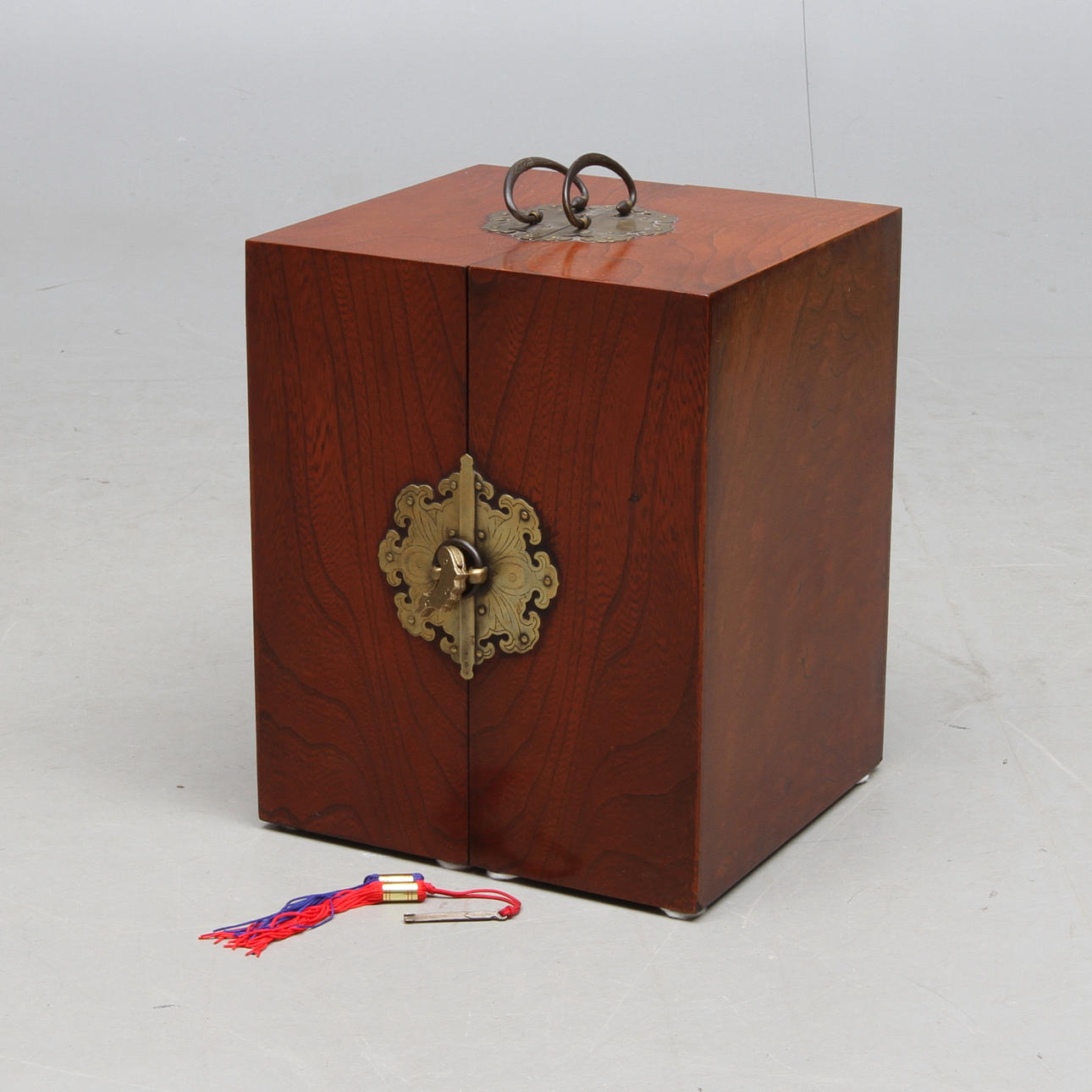 SKÅP med lådor, trä, orientaliskt, 1900/2000-tal.