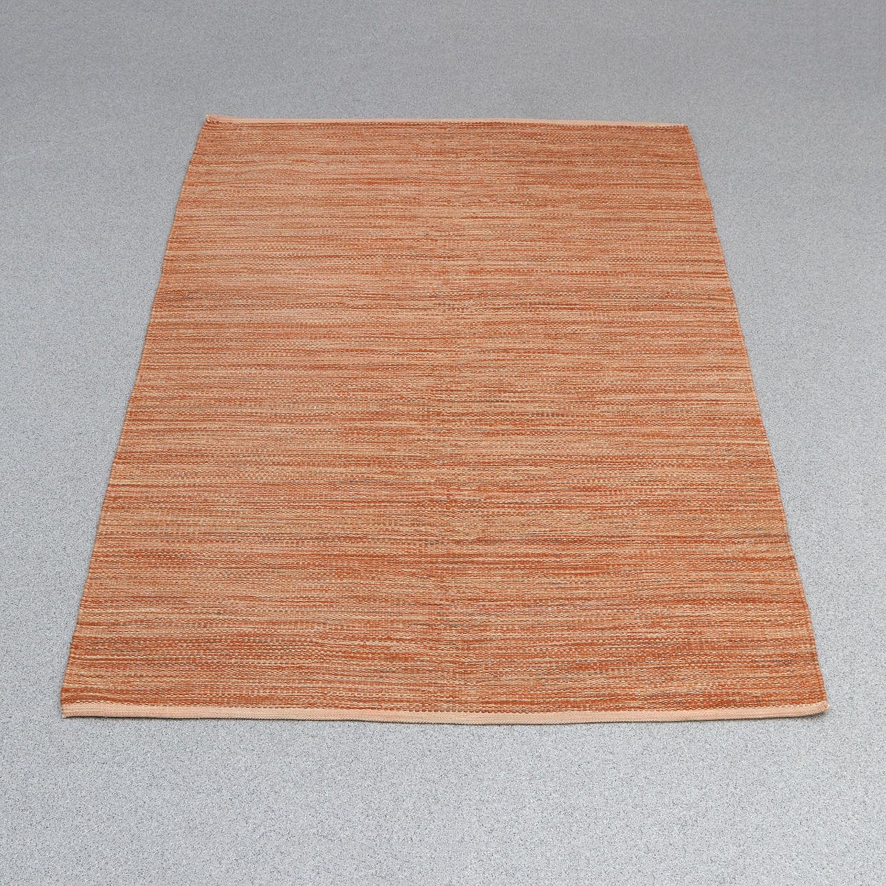 TEPPICH. Schafgarbe. Ziegelfarben.