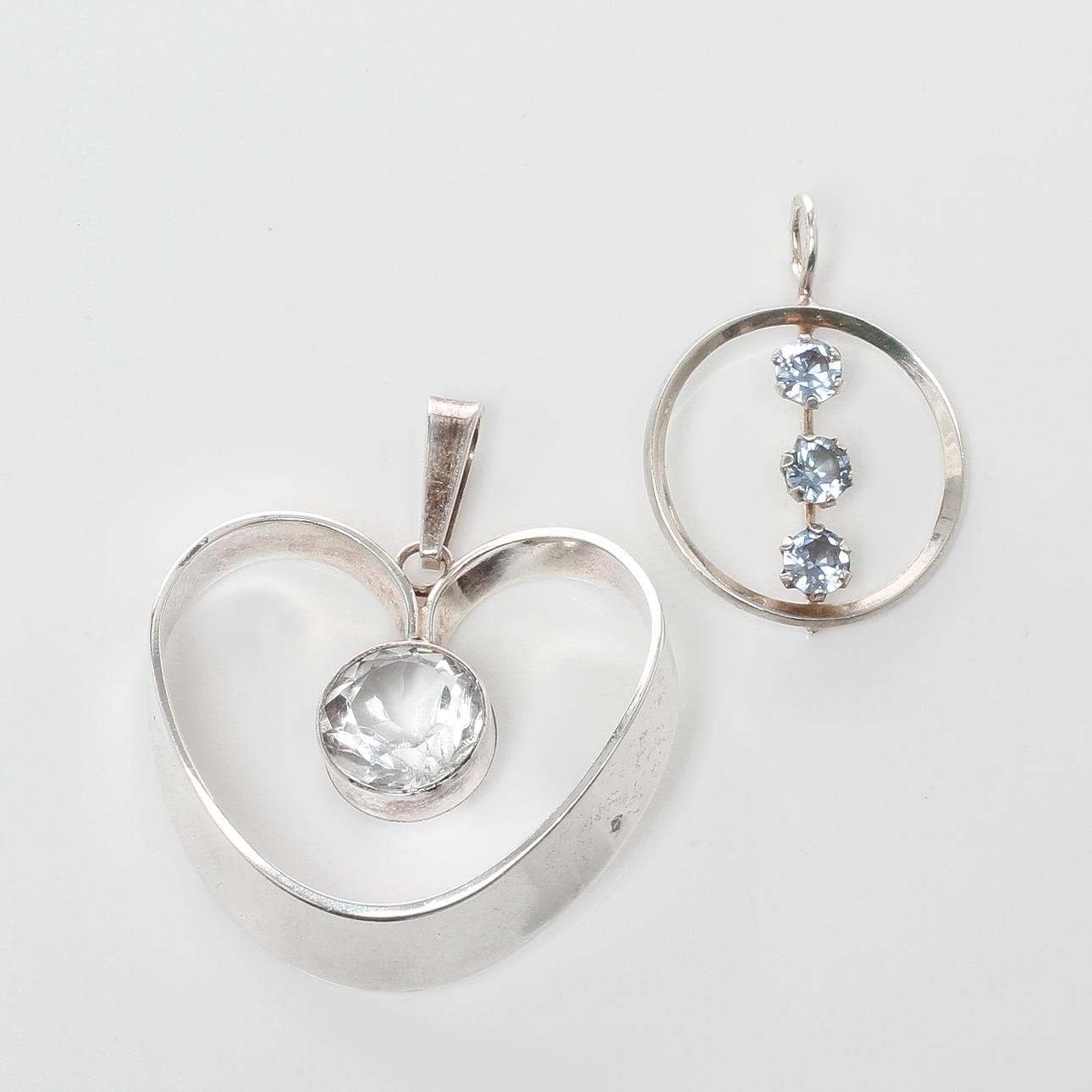 HÄNGEN 2 st, silver, Kultasepät Salovaara samt Erik Granat & Co, Finland, 1900-talets andra hälft.