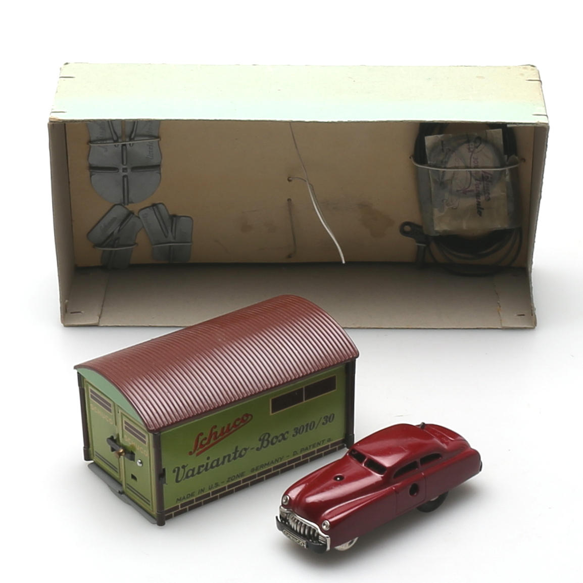 Schuco Varianto, leksaksbil och garage med originalkartong.