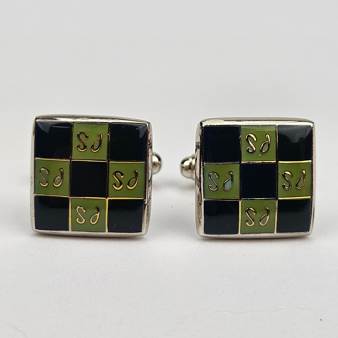 Ein Paar Paul Smith Manschettenknöpfe.