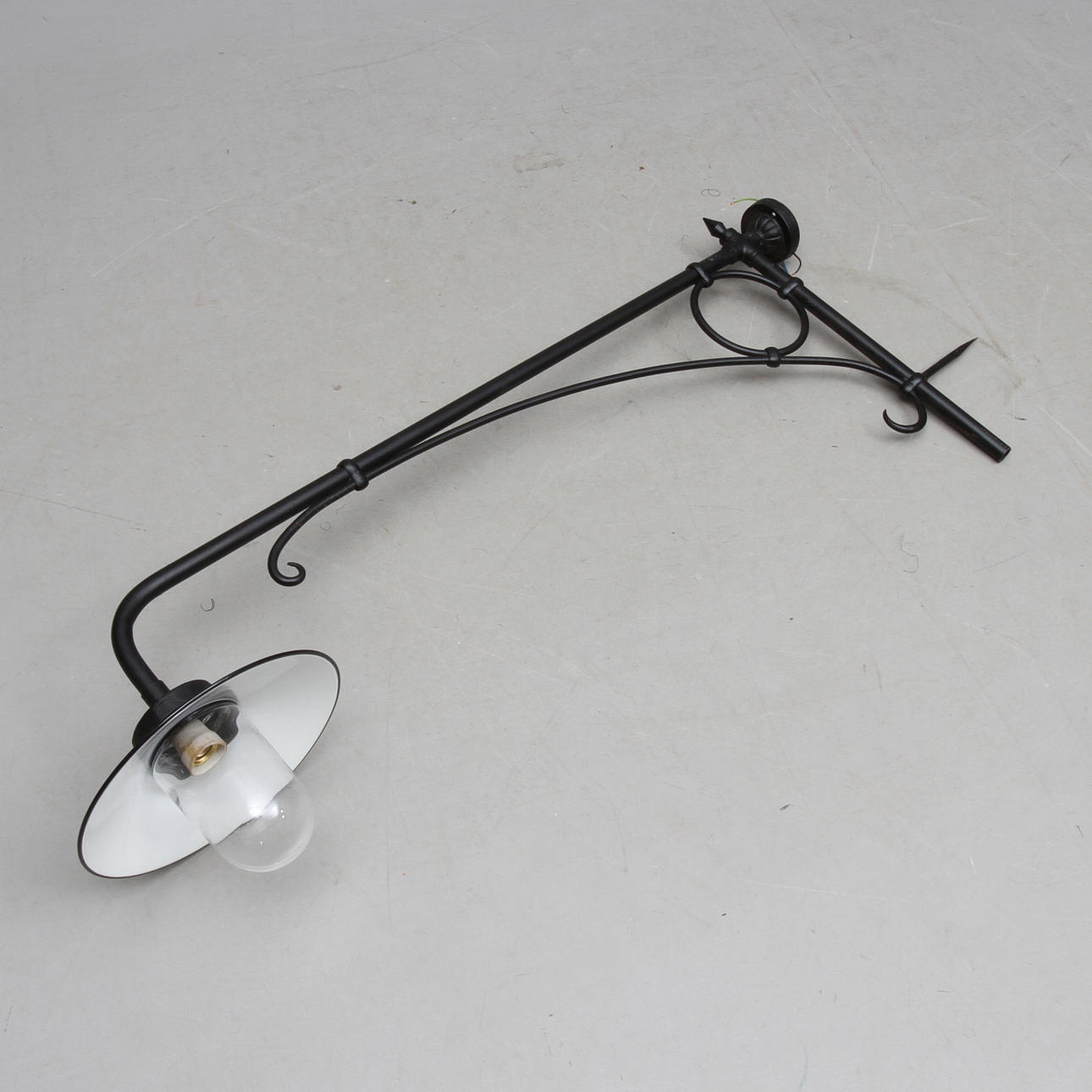 VÄGGARMATUR, för utomhusbruk, smide, 1900/2000-tal.