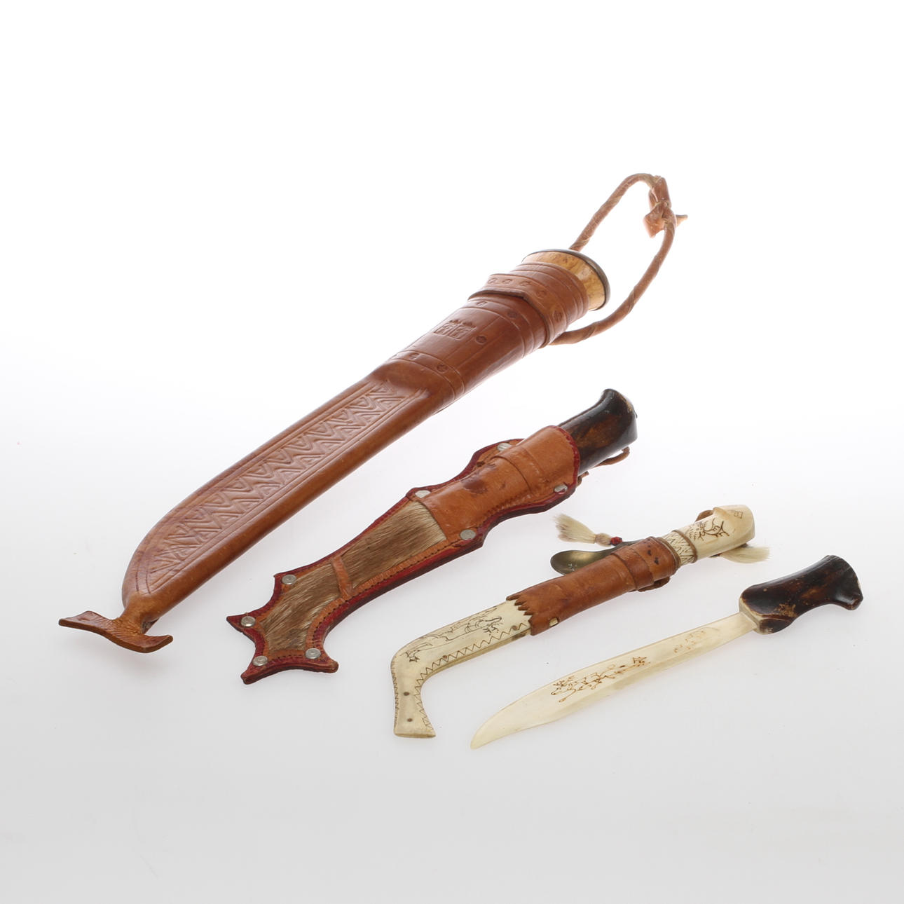 KNIVAR 3 st bland annat Janne Marttiini, Rovaniemi samt BREVKNIV, renhorn, 1900-tal.