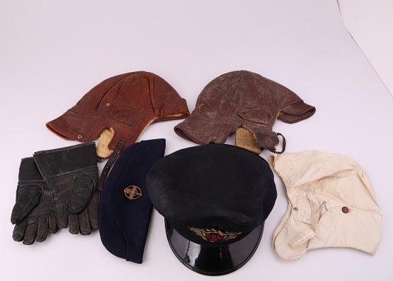 MÖSSOR, 5 st + SKINNHANDSKAR, ett par.